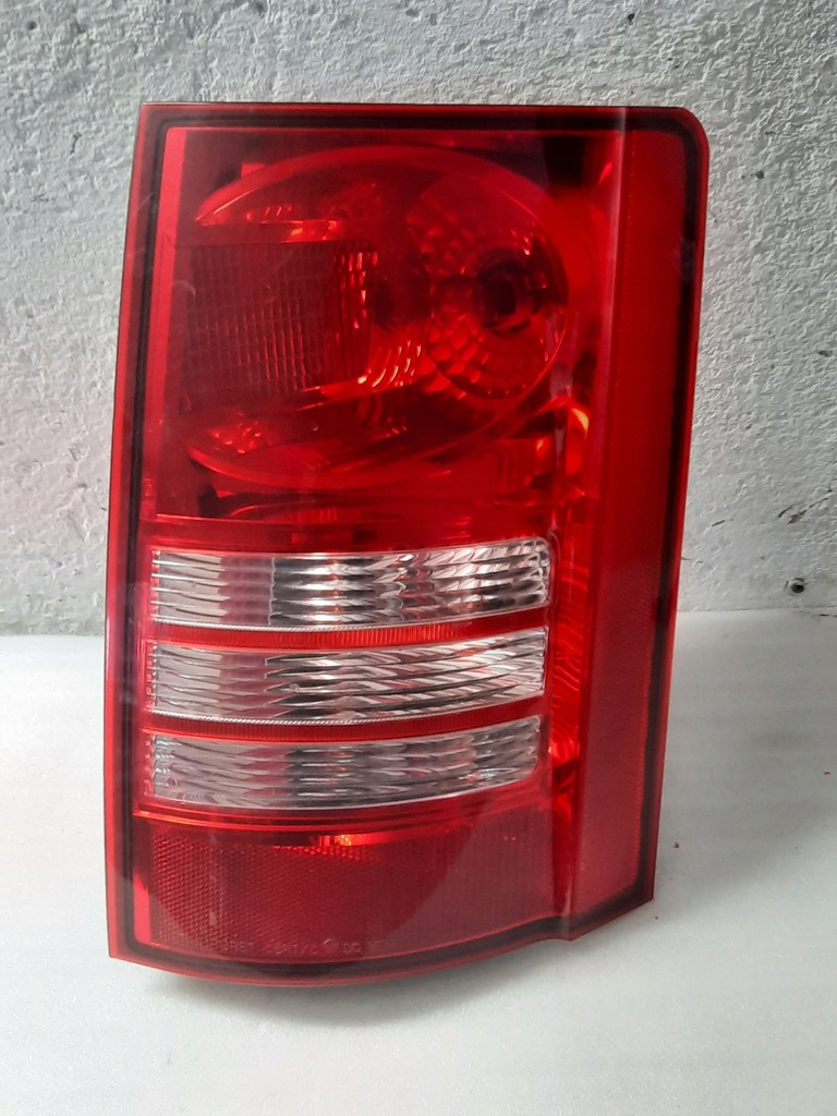 фото №1, Chrysler voyager town country лампа правая задняя