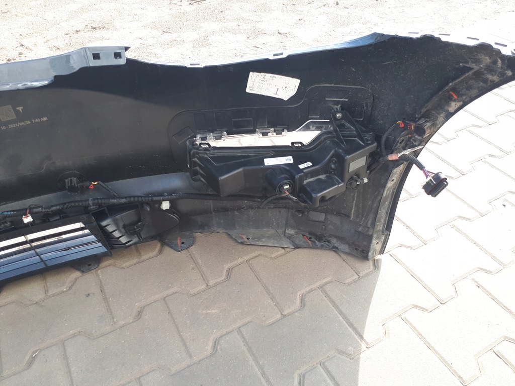 фото №5, Tesla 3 бампер перед оригинальный kompletny