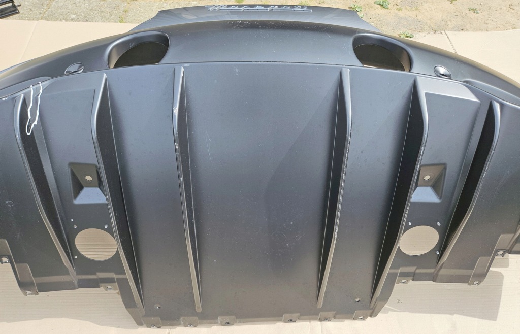 Бампер задній спойлер накладка maserati mc20 mc 20 cielo m240 6702325800 Оригінал