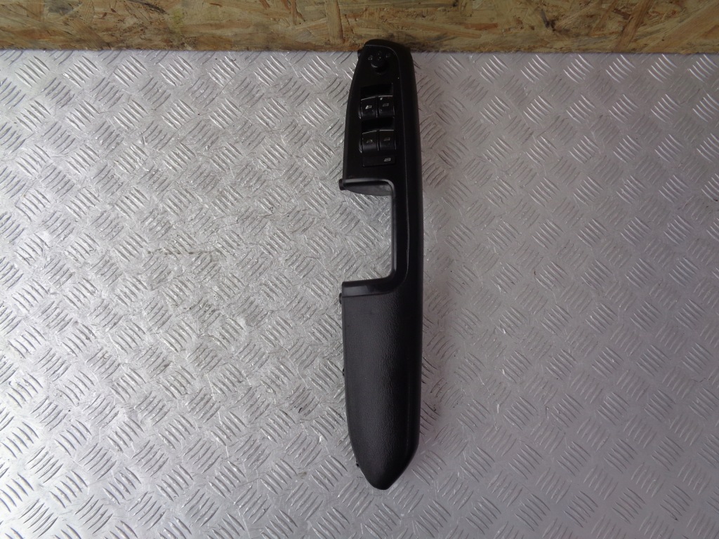 фото №1, Кронштейн двері панель вікон лівий przódaudi a4 b6 2000-