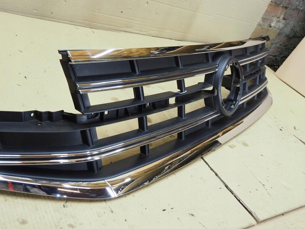 Vw touareg 3 760 рестайлінг  решітка радіатора решітка  760853651ae Доставка