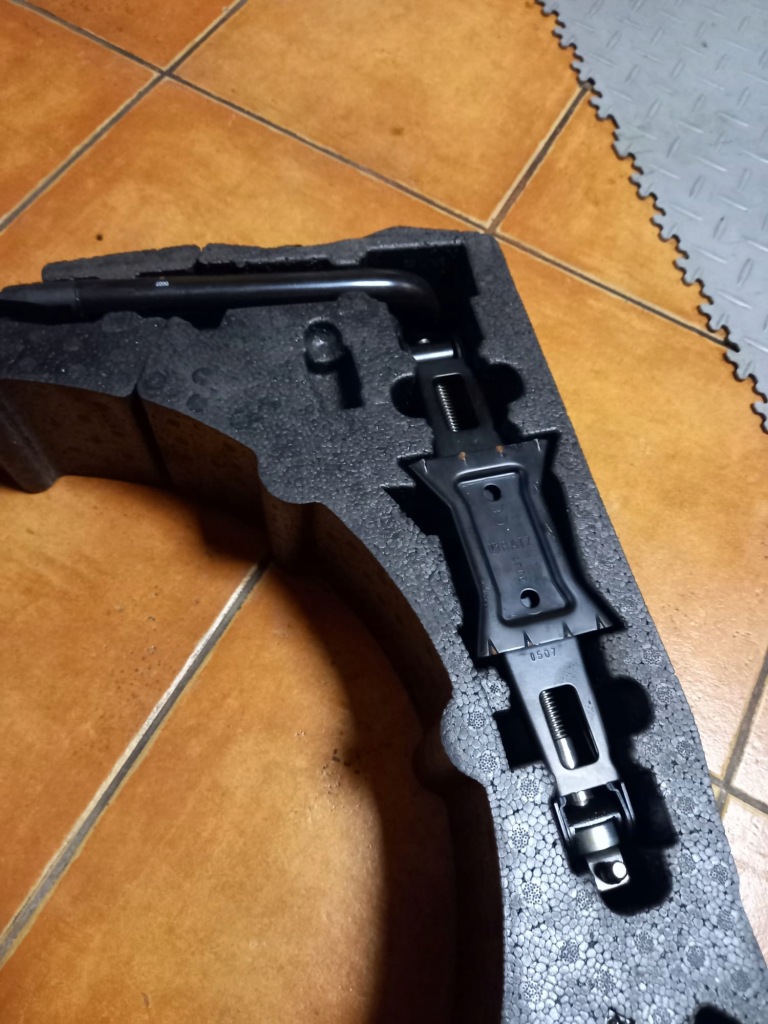 фото №4, Набір інструментів nissan micra k12 хетчбек 02-10 84979bc44a підйомник