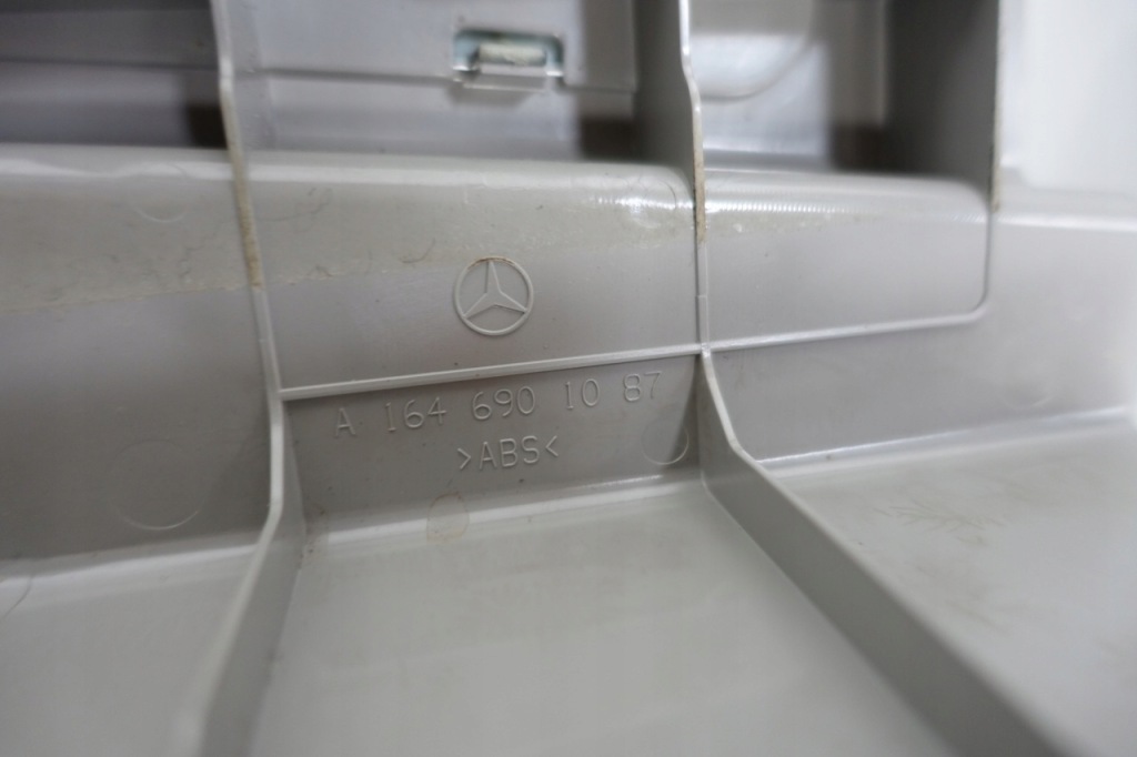 Mercedes w164 x164 gl накладка поперечина багажника молдинг задний  1646901087 Киев