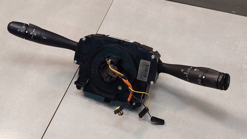 фото №12, Переключатель комбинированный citroen c2 1.4 b 96576773xt