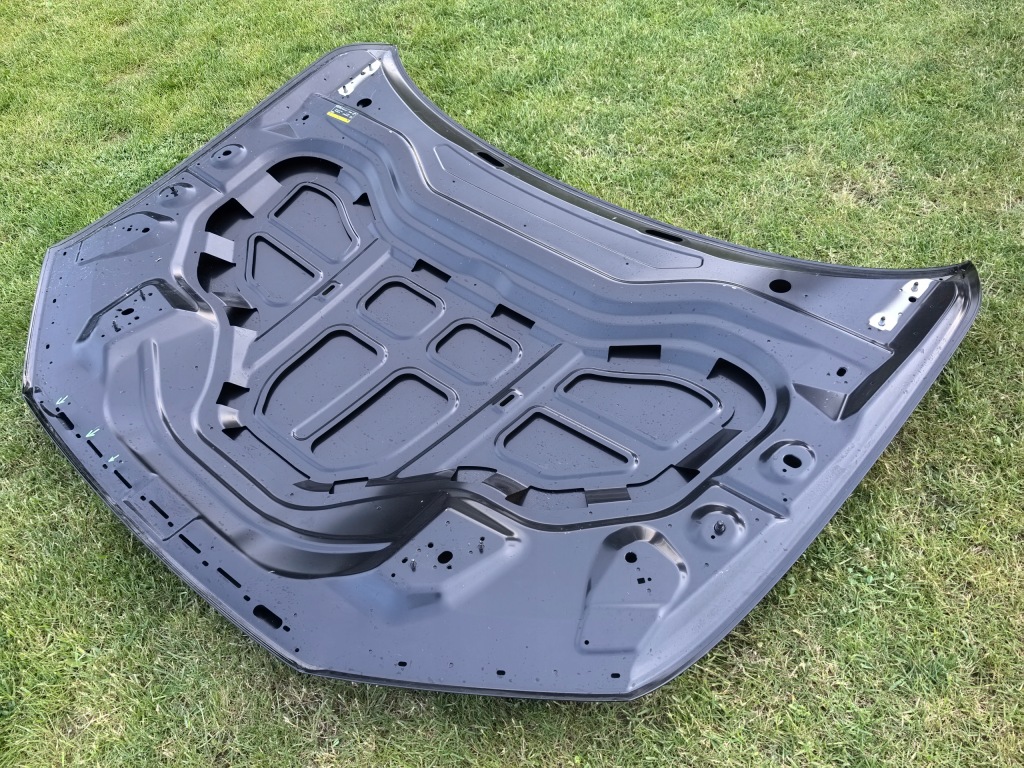 Audi e tron 4ke капот Оригінал