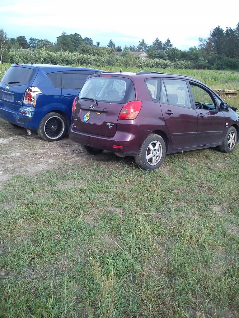 фото №8, Toyota corolla verso i pas задній панель фари 00-03r