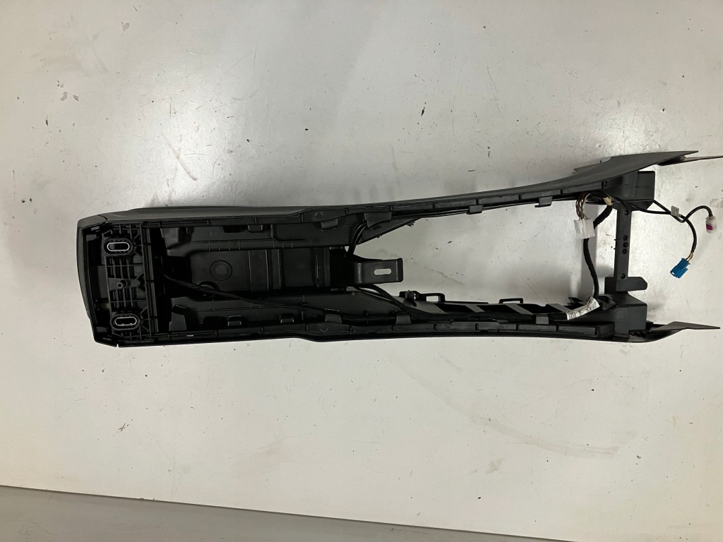 Підлокітник тунель середній mercedes a klasa w176 a1766800900 в Україні