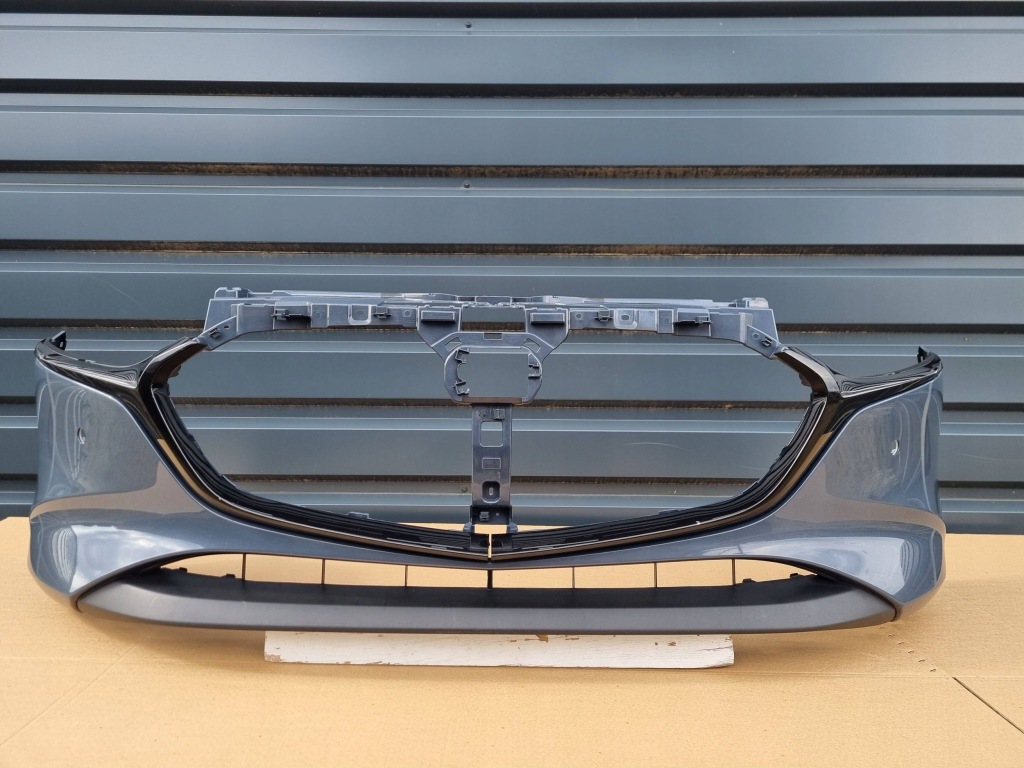 Купить Mazda 3 2019- бампер перед оригинал g160