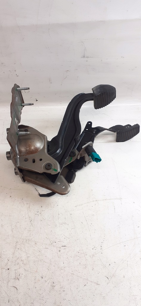 фото №1, Peugeot 207 hdi педаль сцепления тормоза