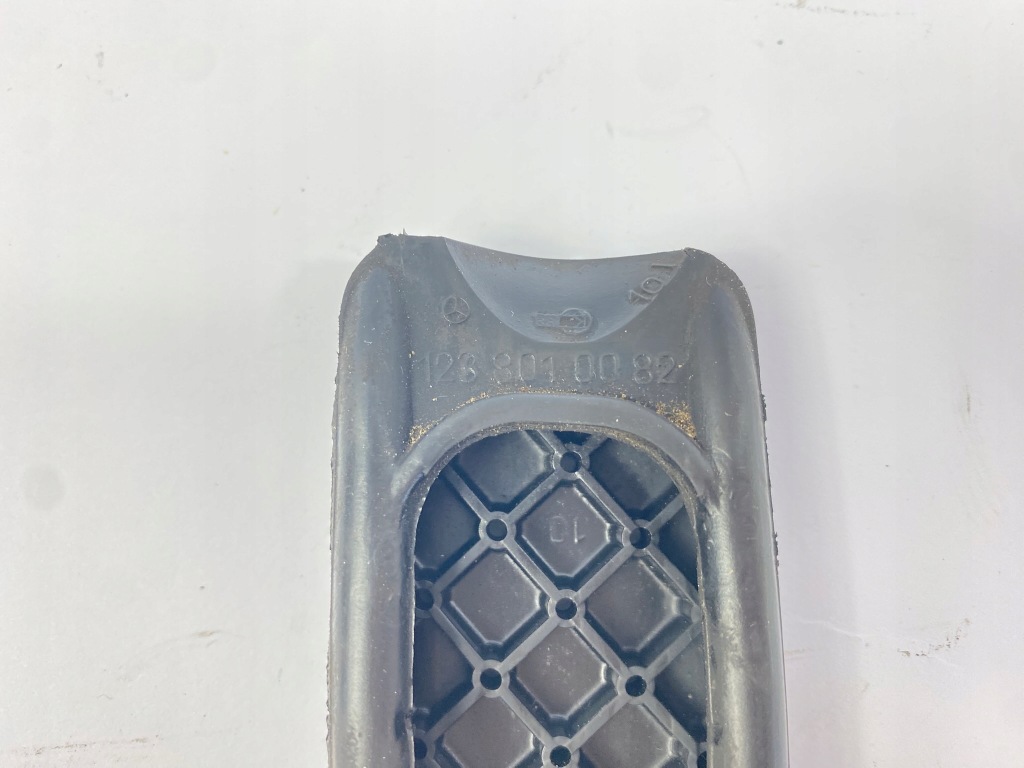 Гумовий елемент накладка педалі газу mercedes w124 1233010082 Ціна
