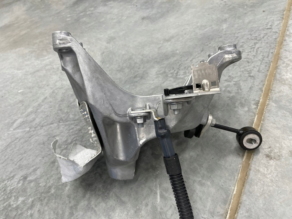 фото №6, Кронштейн кронштейн двигателя a5 8w оригинал идеальное состояние