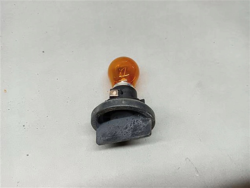 фото №1, Цоколь лампочка лампы перед vw polo v 6r