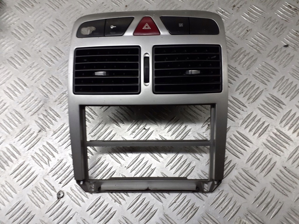 фото №1, Консоль средняя peugeot 307 9634505077