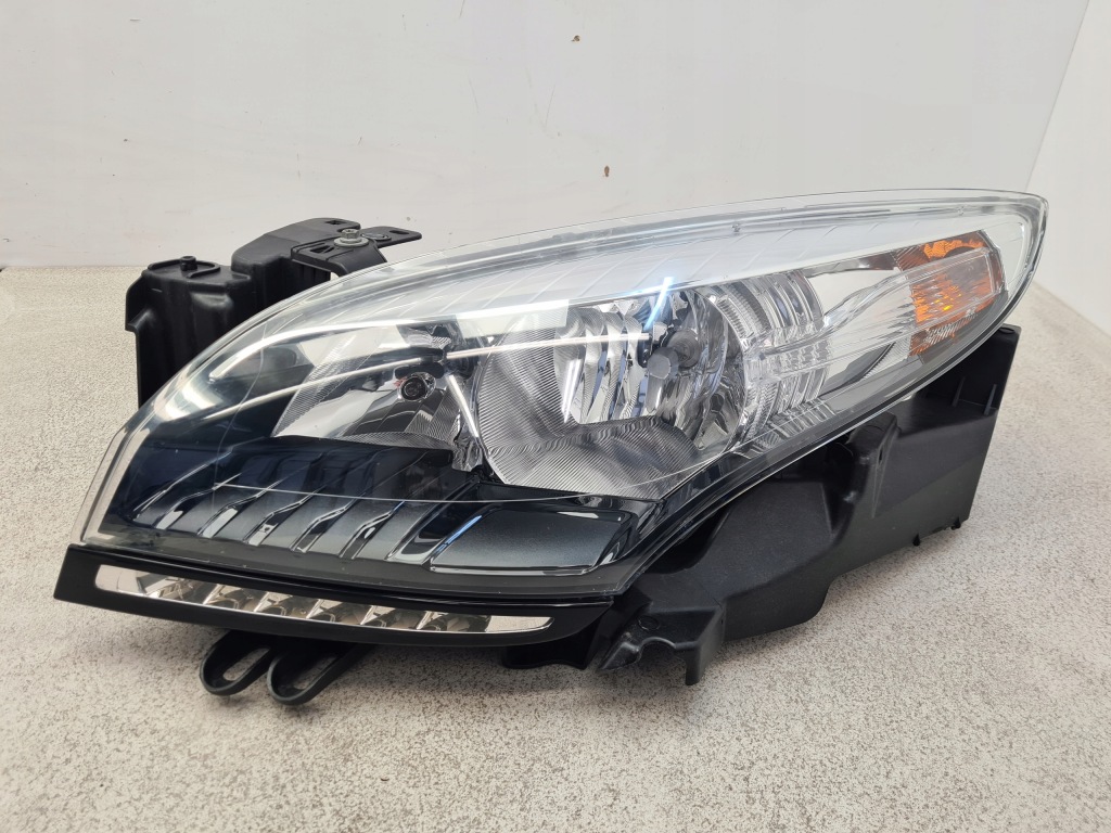 Renault megane 3 фонари фары led левый правый 260101010r 260607305r Цена
