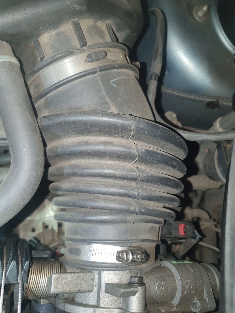 фото №10, Крышка баллончик предохранителей chrysler town and country 2005 3.3 b 182km eu