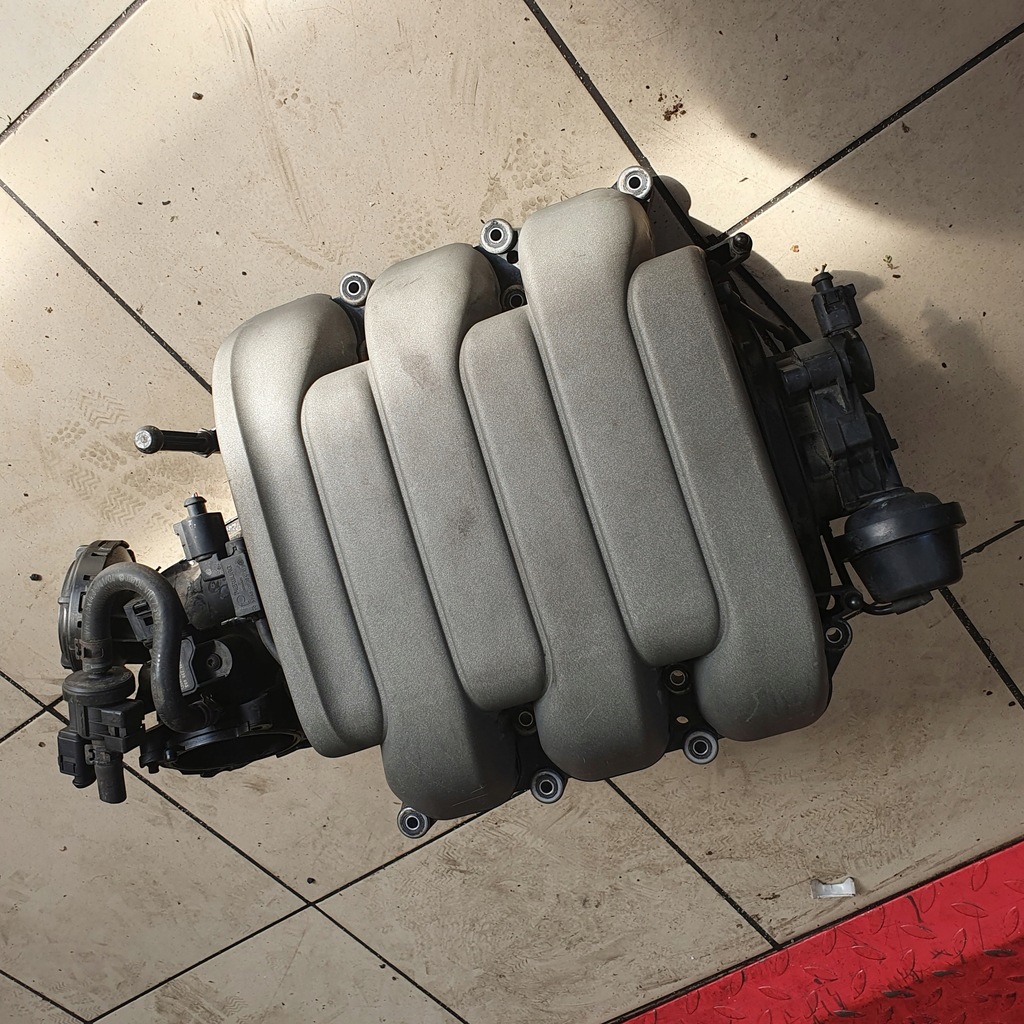 фото №1, Коллектор всасывающий audi 3.2 fsi 06e133210k