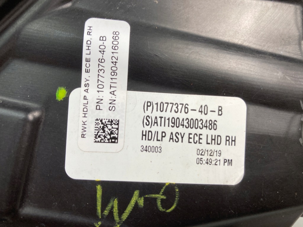 Лампа права передня tesla 3 1077376 в Україні