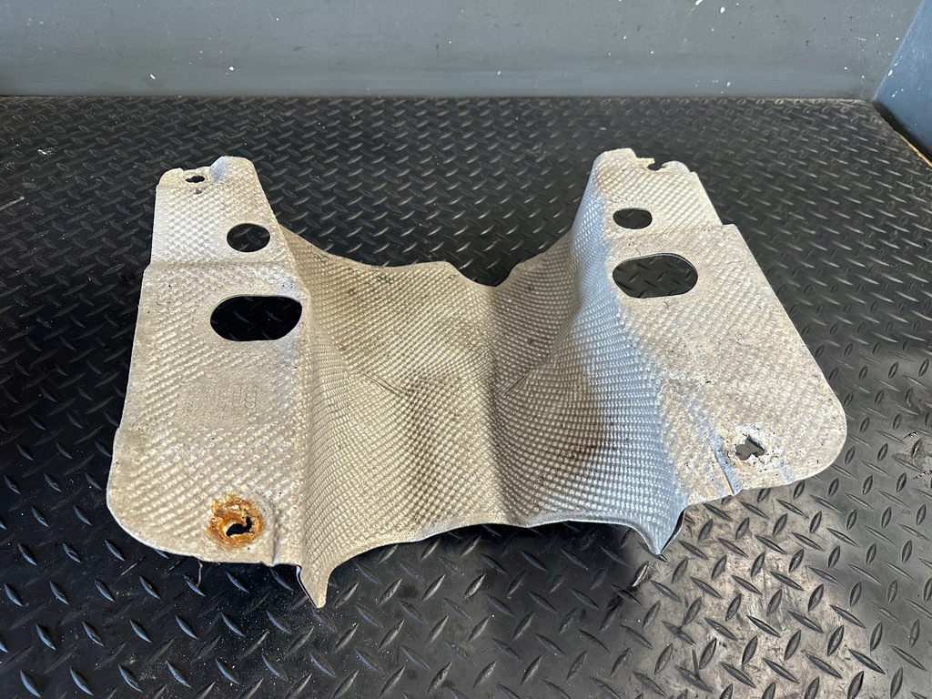 фото №6, Захист теплова вихлоп audi a8 d4 4.2 tdi cds 4h0825671f