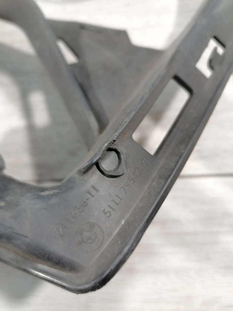 Bmw x1 рестайлинг  решётка бампер левая перед 51117954239 с Разборки