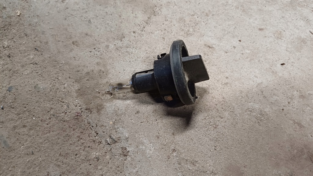 фото №1, Ford kuga mk1 цоколь лампочка 159383-01