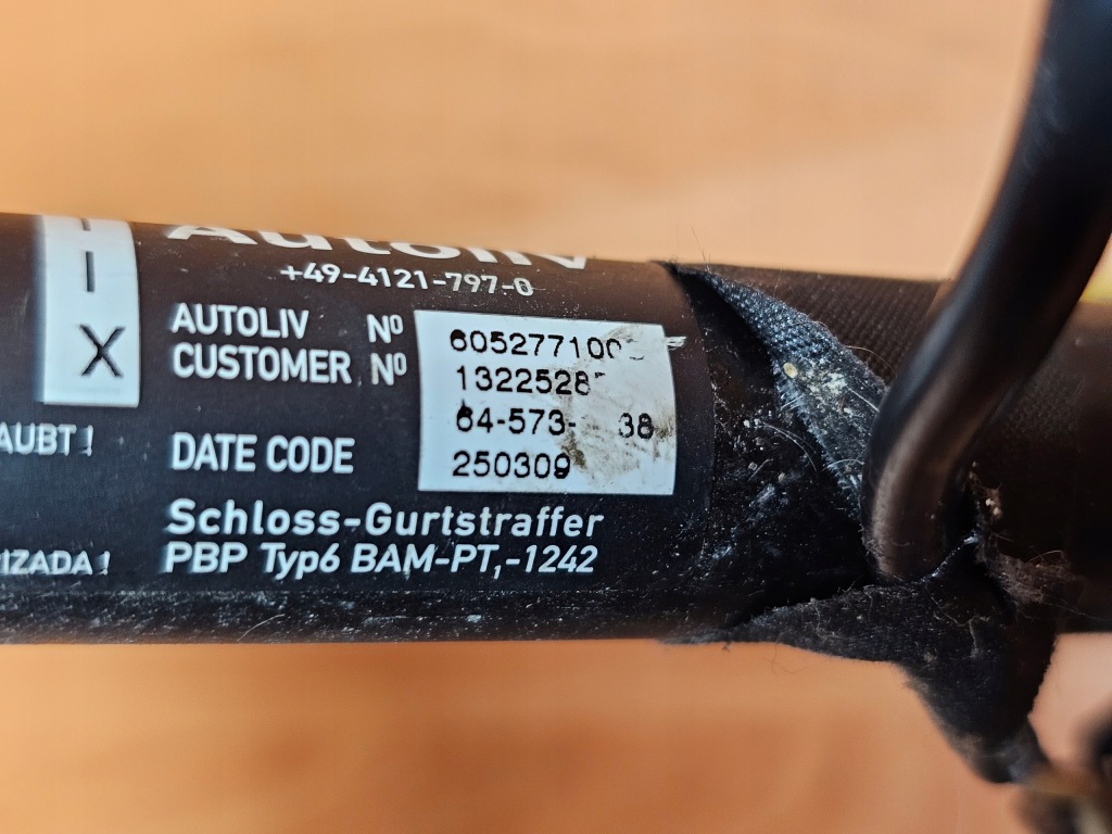 Натяжитель натяжители ремней безопасности левый правый opel corsa d 13225286 13225285 Киев