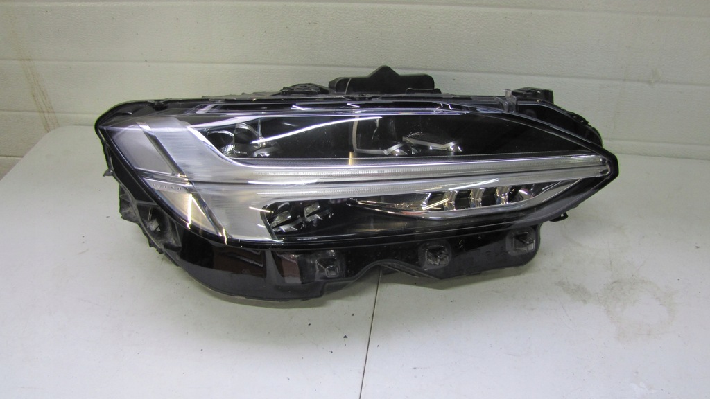 фото №1, Лампа mid led правая volvo s90 v90 cc оригинальный номер 31655937