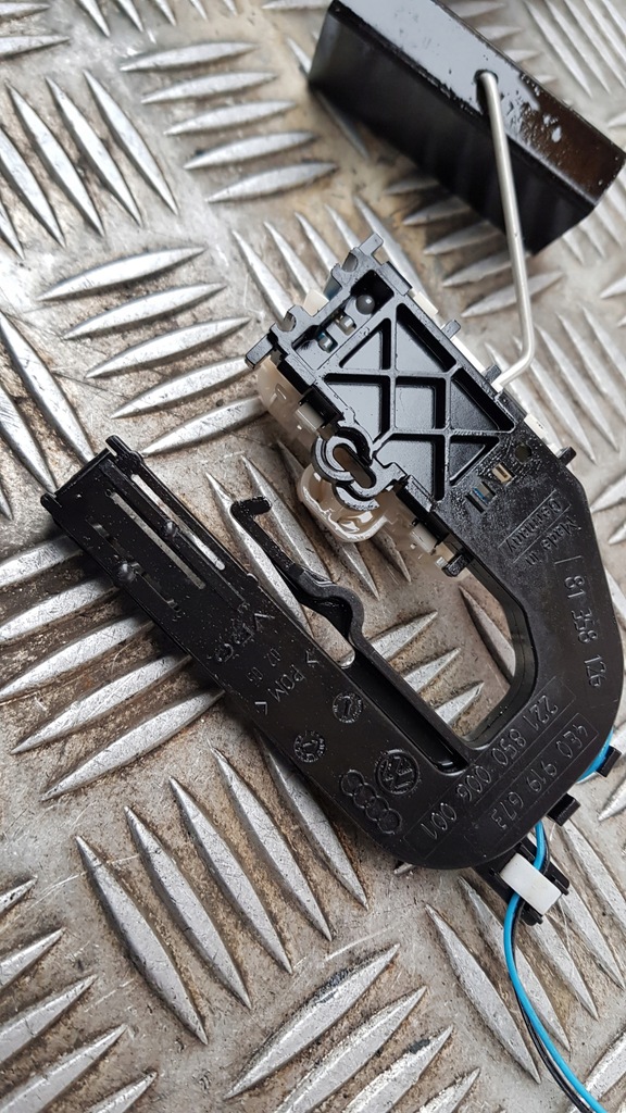 фото №9, Audi a8 d3 датчик уровня топлива 4e0919673