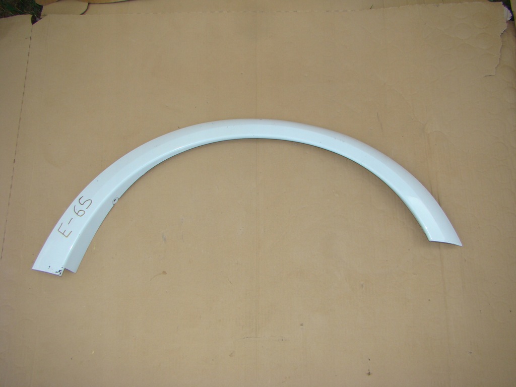 фото №1, Volvo c30 lift .накладка права перед .e65