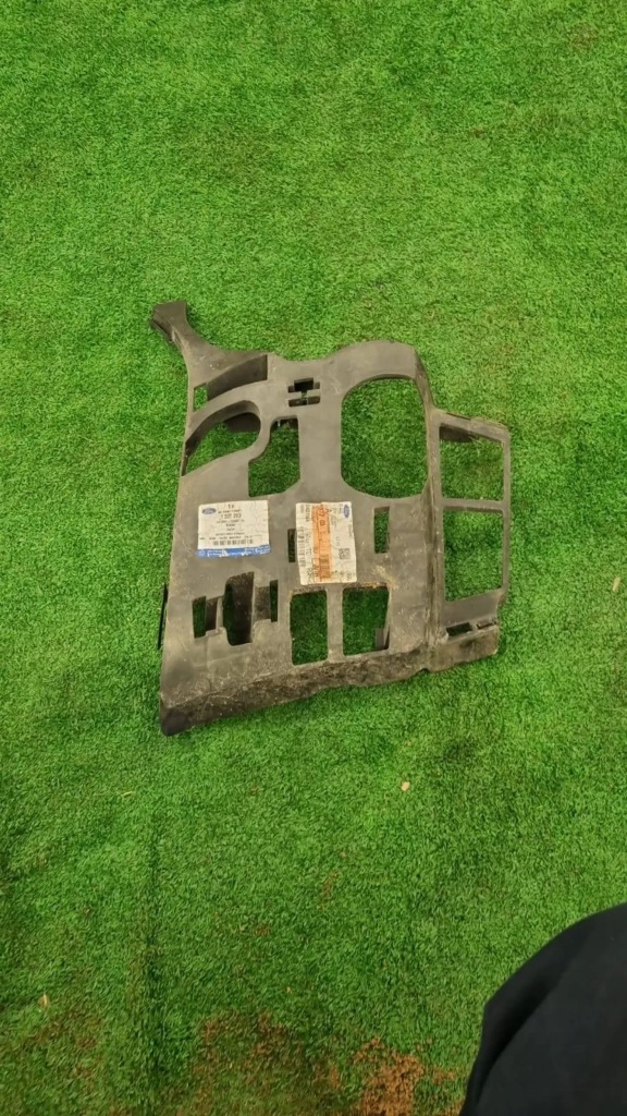 Купити Кронштейн бампера правий перед ford s-max 2006-15_ 1377203 _ 6m21-17e856-bb