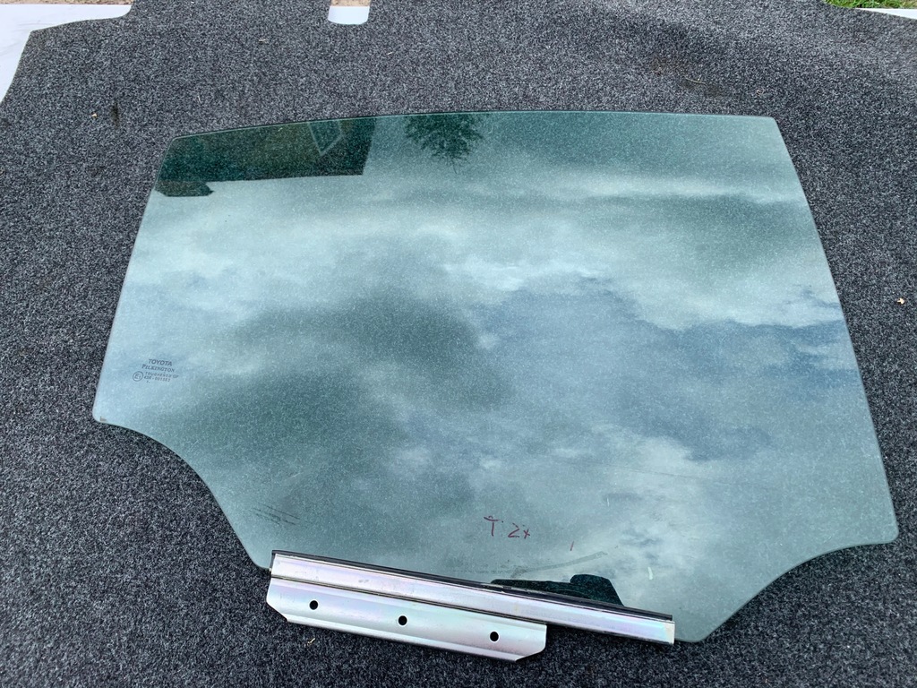 фото №1, Toyota avensis t27 скло правий задня