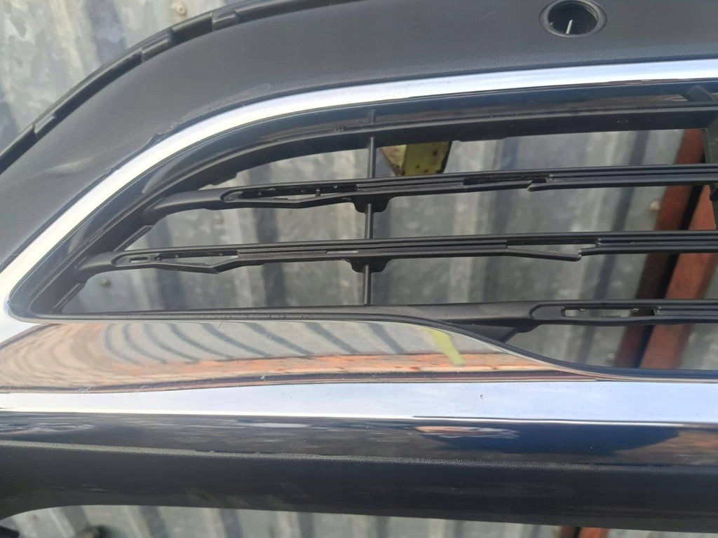 Бампер передній перед спойлер накладка решітка радіатора хром mercedes w243 eqb Оригінал