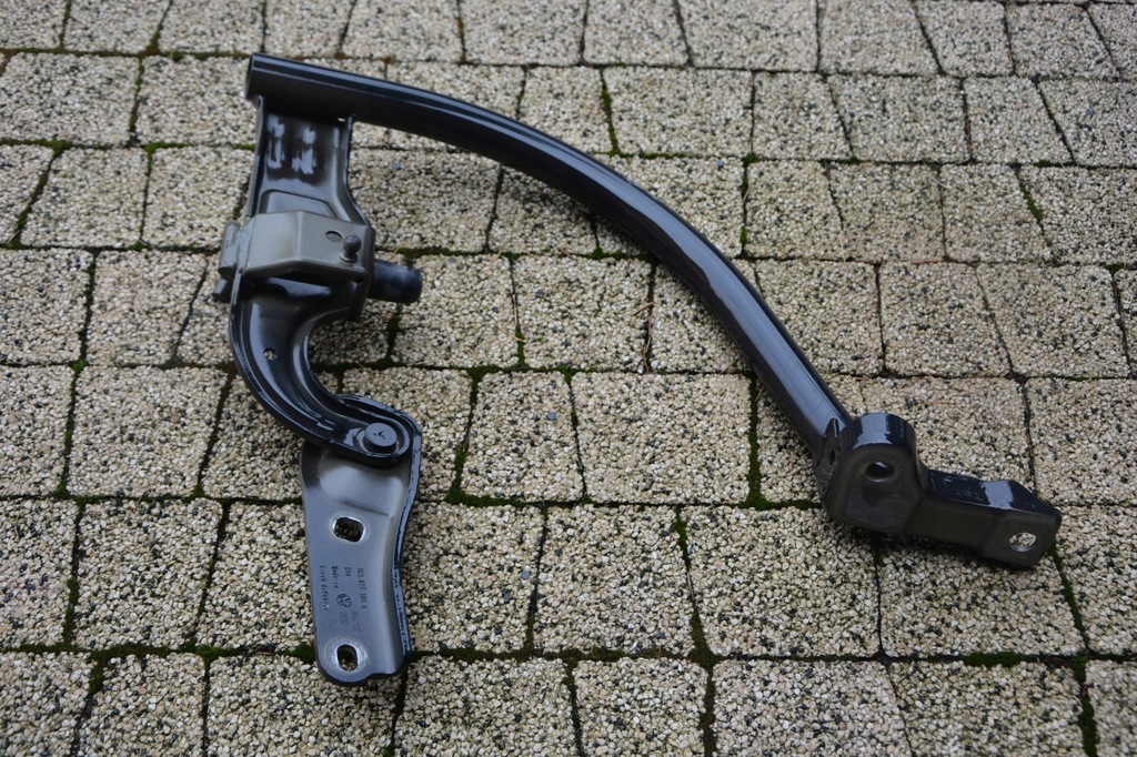 фото №1, Петля петли крышки 3g5827301a vw passat b8 sedan