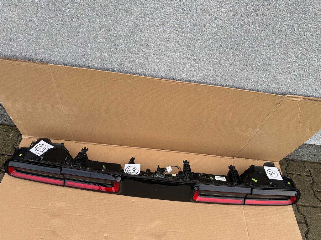 фото №15, Dodge challenger накладка задні лампи 2015+