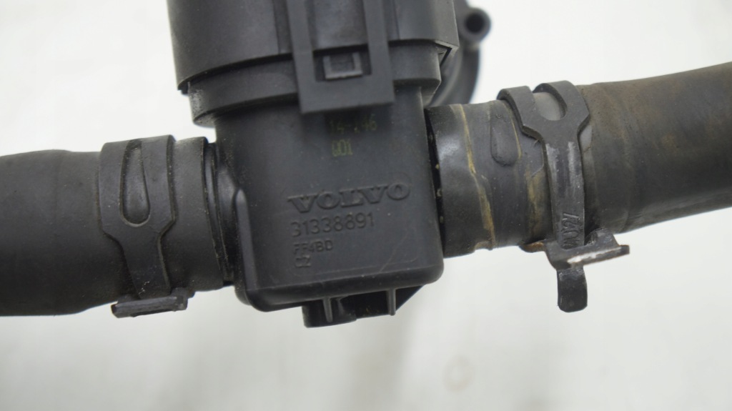 Купить Volvo s60 v60 2.0 d4 труба шланг воды 31338891