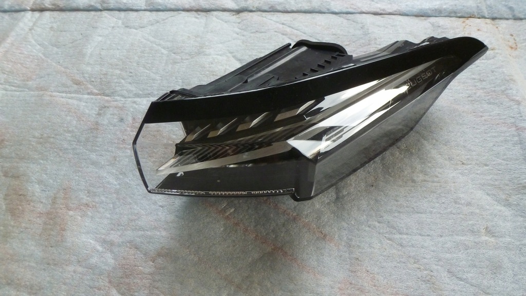 фото №1, Peugeot 308 лампа full led задня права 9835299380