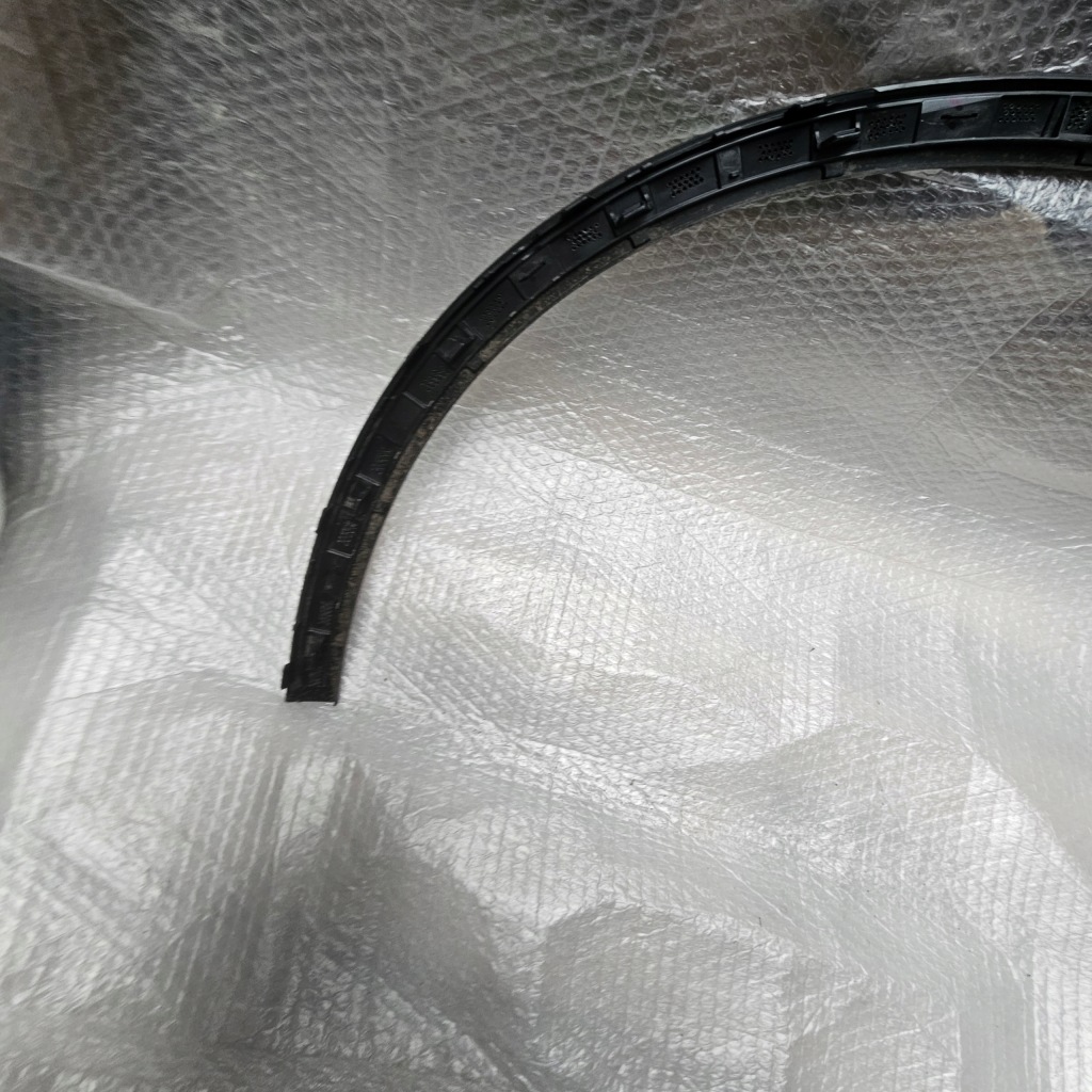 Volvo polestar ii 2 молдинг крыла перед передняя правая 32216408 в Украине