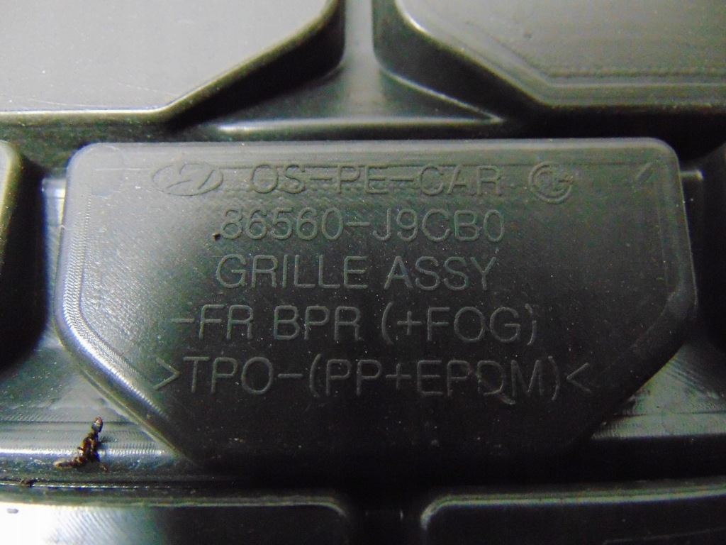 Решётка w бампер средняя hyundai kona рестайлинг  86560-j9cb0 Недорого