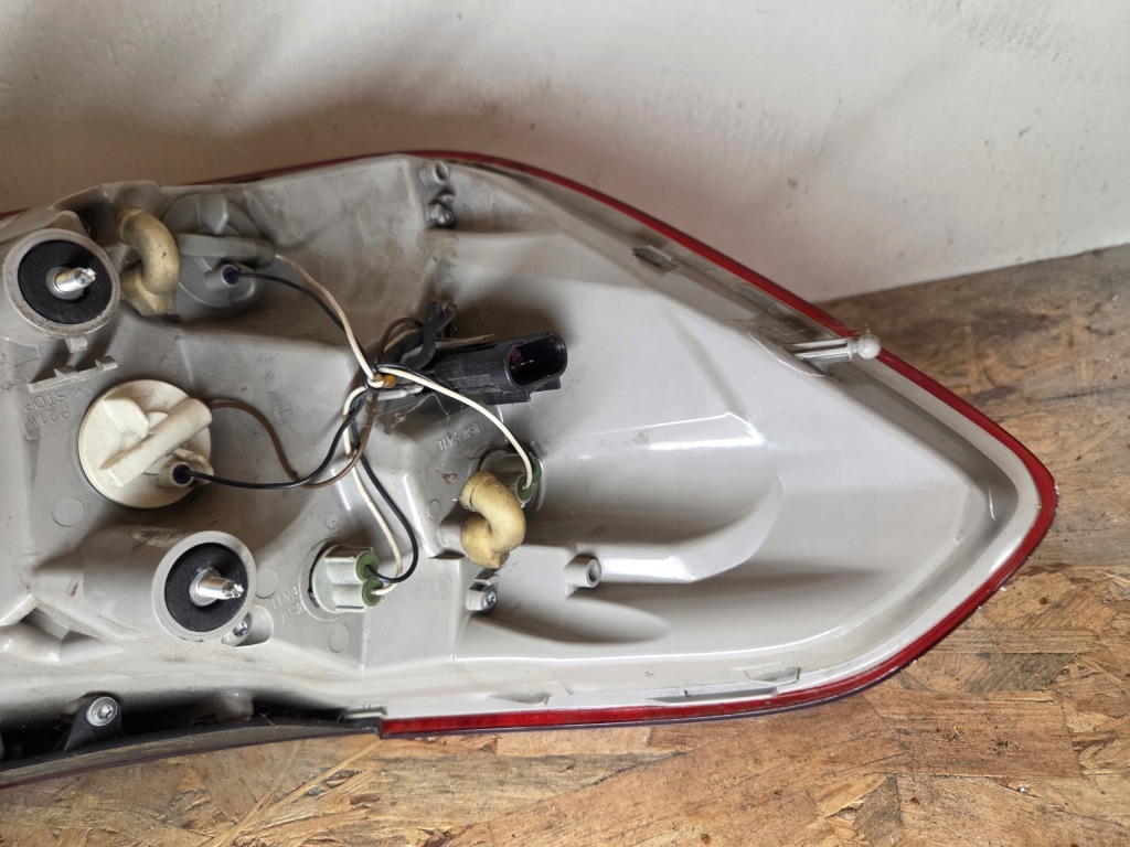 Купити Лампа правий задній права задня opel astra j універсал 13282243