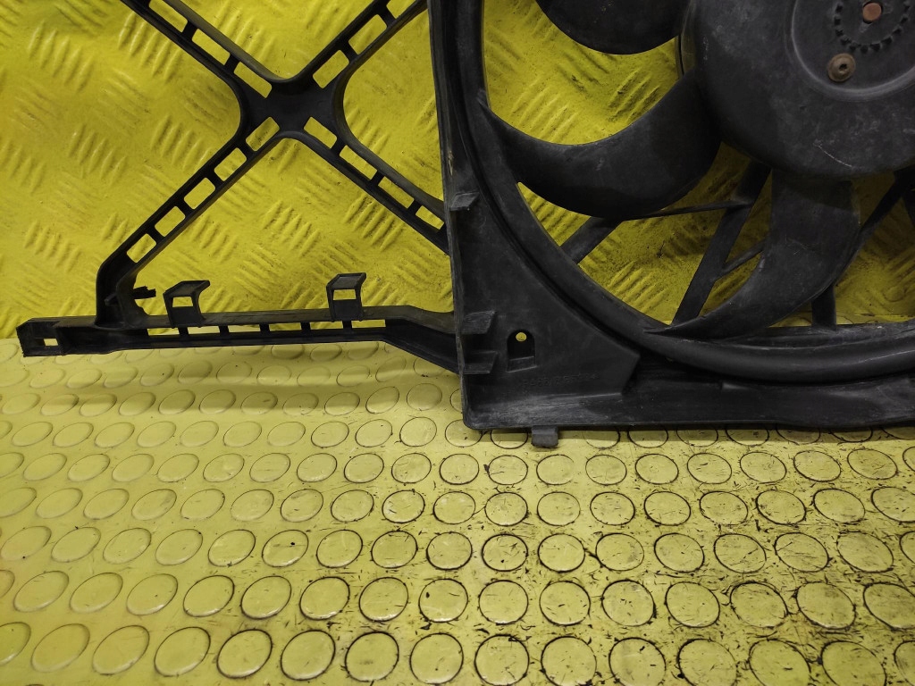 Opel astra h 1.8 вентилятор радіатора 13205941 Оригінал