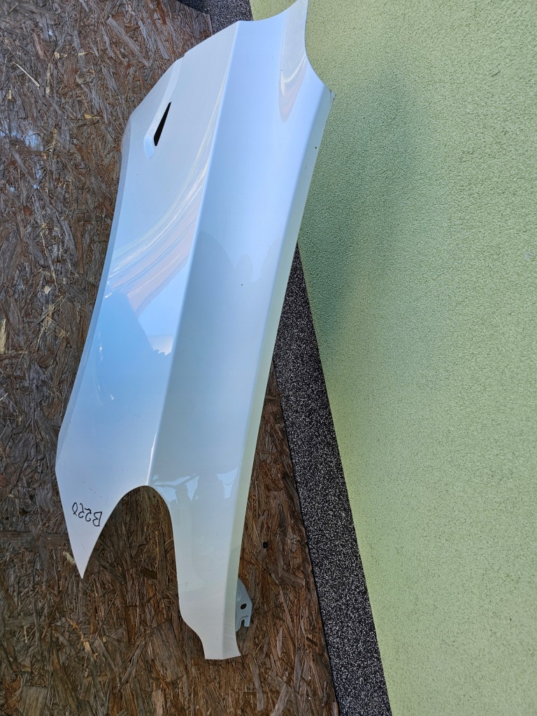 Tesla y крило перед передній оригінал правий гарний Київ