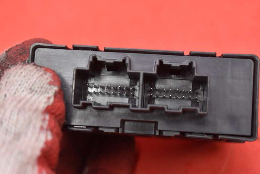 Блок керування модуль паркування pdc 13517789 opel astra 5 v k 15-20 Зі Шроту