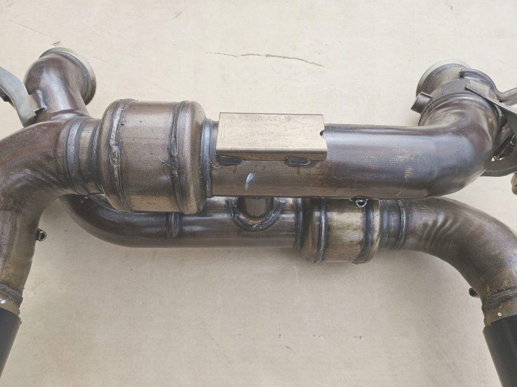 Гаситель выхлоп система выпускной maserati mc20 670214545 в Украине