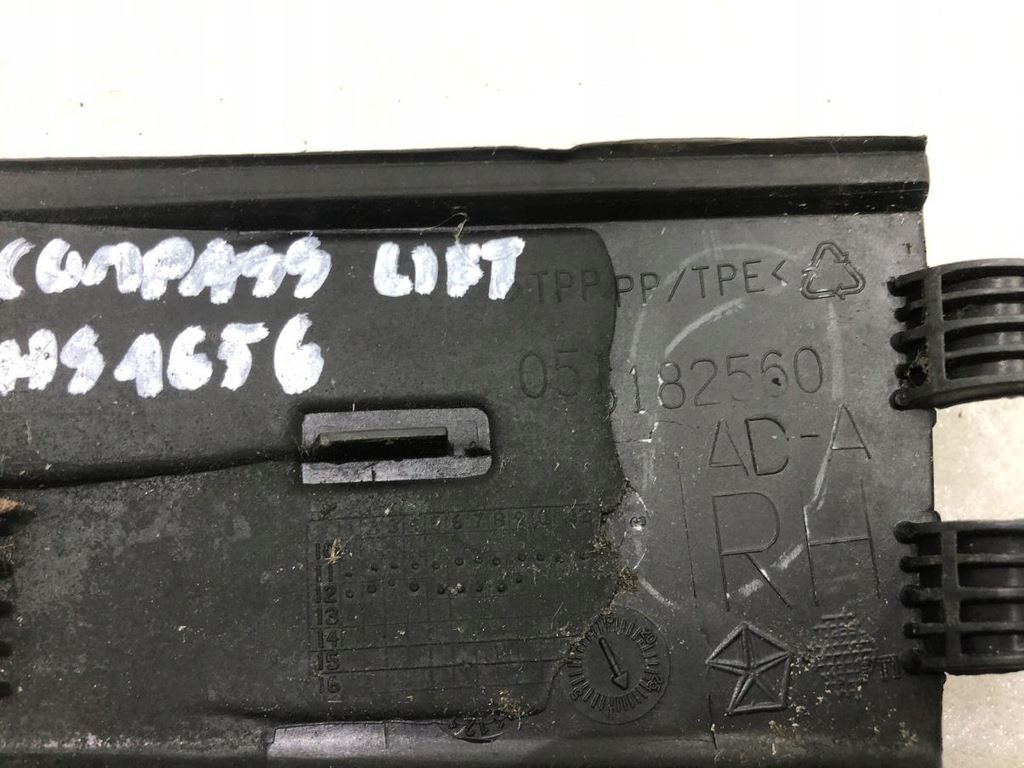 фото №9, Молдинг стекло правая jeep compass i 05182560