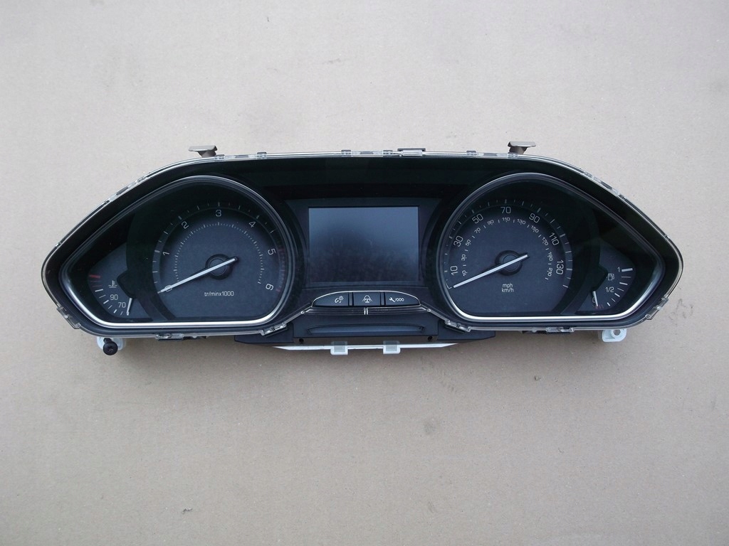 фото №1, Peugeot 2008 счетчик дисплей