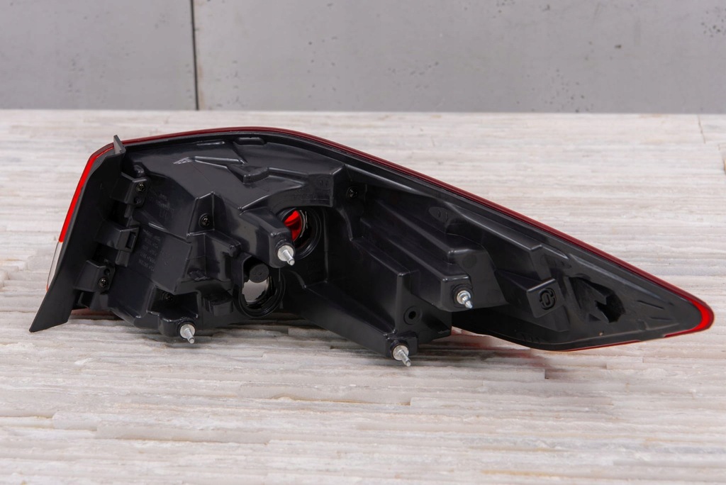 фото №11, Hyundai elantra vi ad 2015-2018 лампа кузовная задняя левая 92401f2000