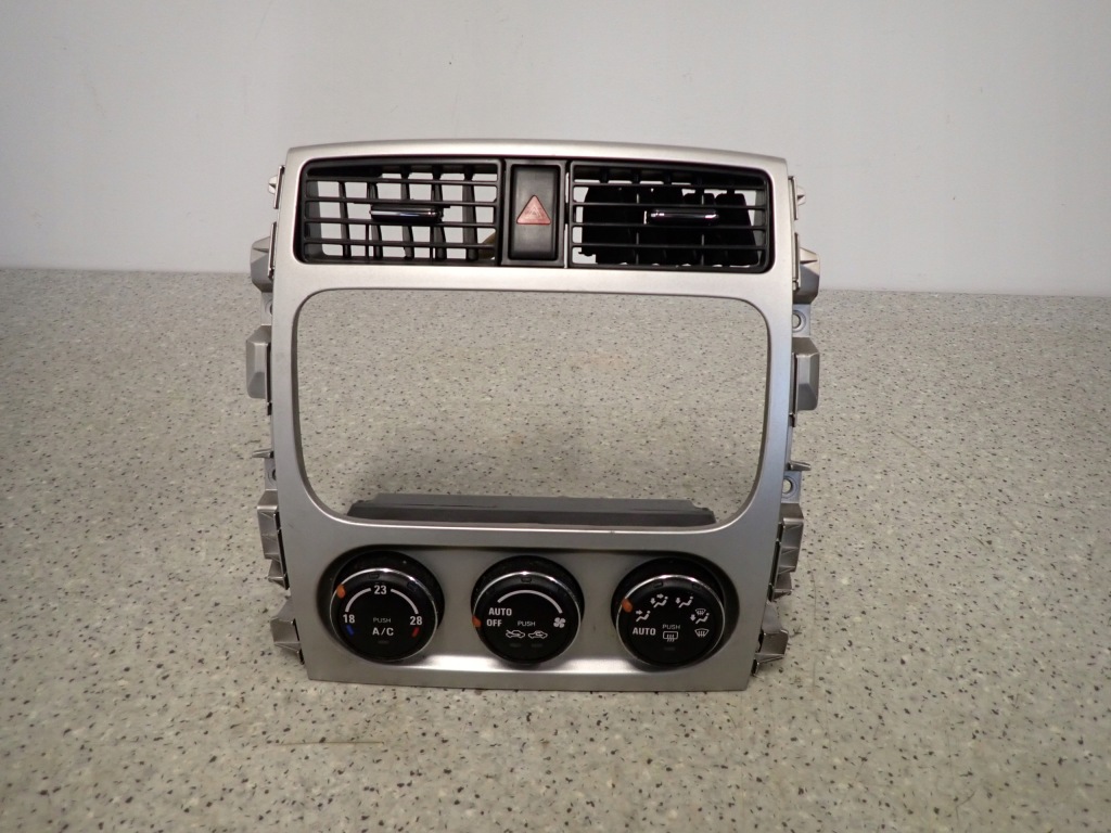 фото №1, Suzuki liana 02-07 панель управление обдув рамка