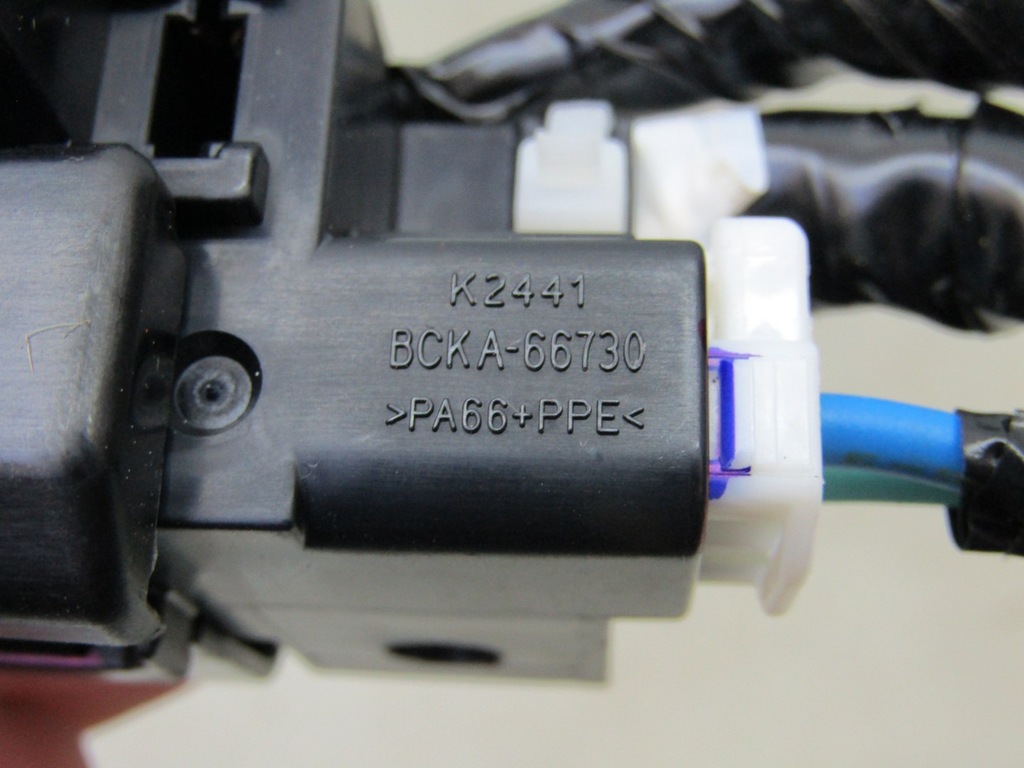 фото №7, Mazda 3 bp iv 2.0 skyactiv-x 23r коробка предохранителей корпус bcka-66730