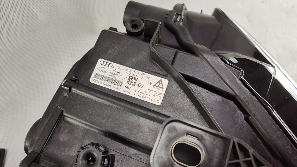 Audi q3 рестайлинг  8u0 ксенон led левый правая  фара фара левая правый в Украине