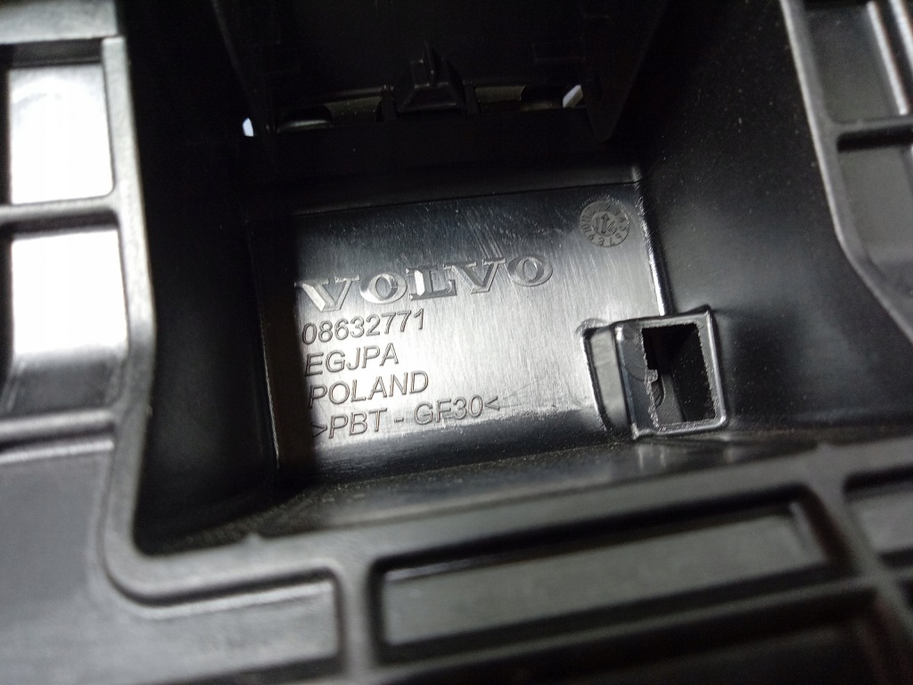 фото №13, Volvo v40 ii 12- тунель середній підлокітник