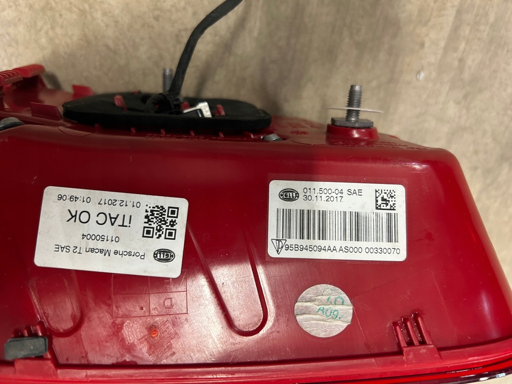 фото №6, Porsche macan led правый задняя w крышка 95b945094aa